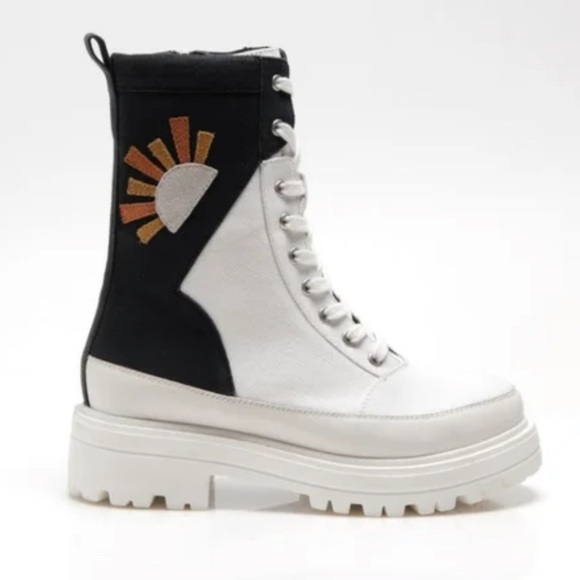 Free People Feels Good To Be Lost Lug Festival Boots size 6 - Picture 1 of 12